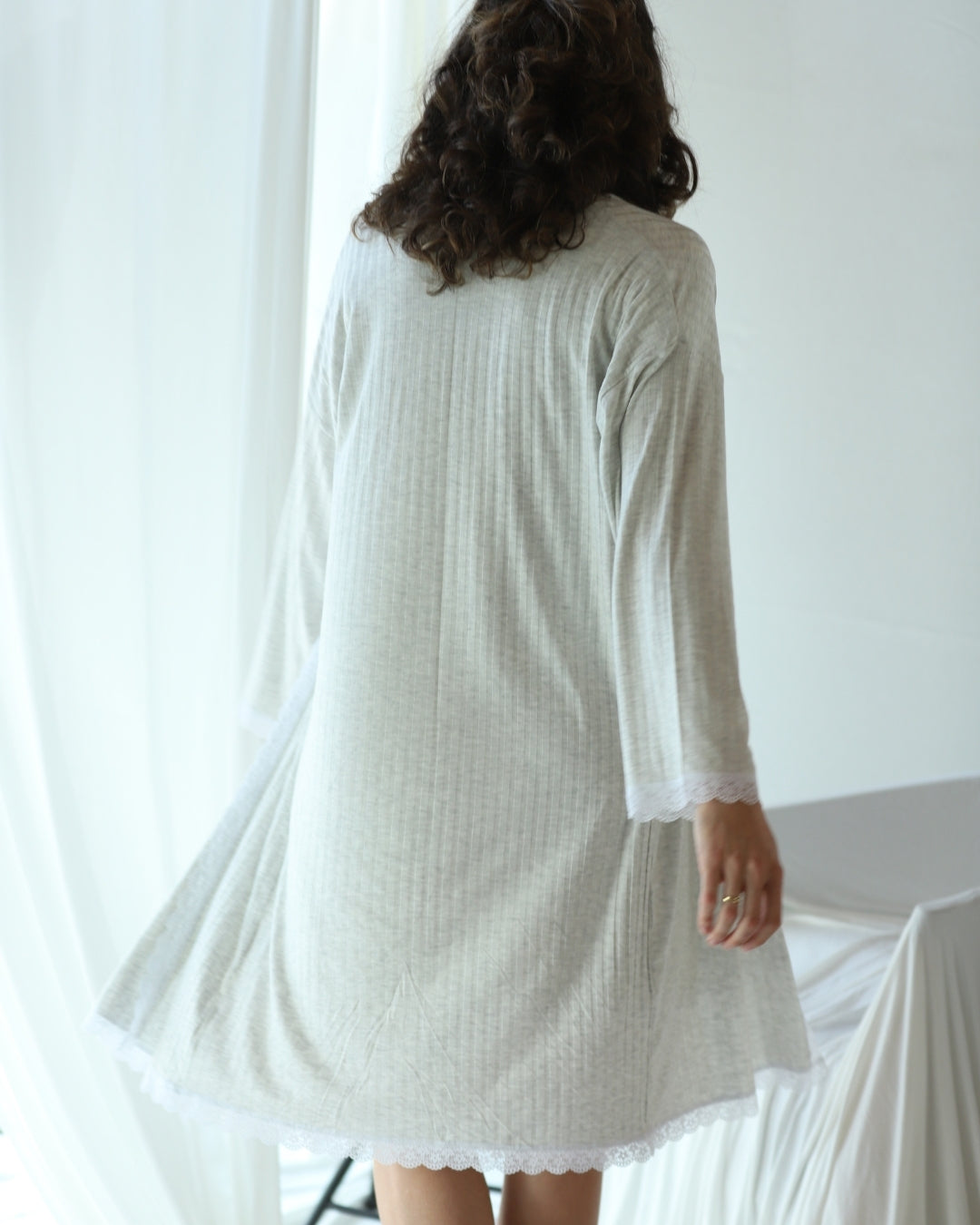 Set (3p) Remera, Short y Bata "Essential Pure & Gray"